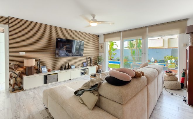 Resale - Villa -
Torrevieja - Costa Blanca
