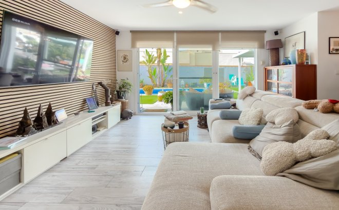Resale - Villa -
Torrevieja - Costa Blanca
