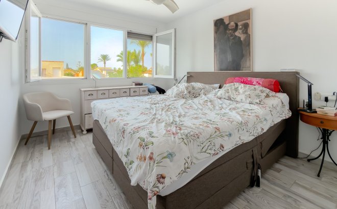 Resale - Villa -
Torrevieja - Costa Blanca