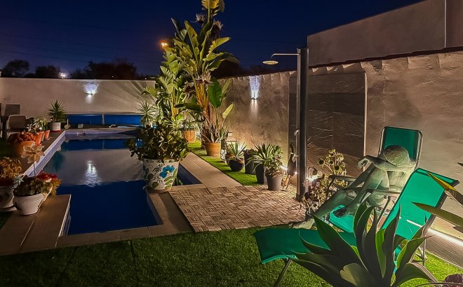 Resale - Villa -
Torrevieja - Costa Blanca