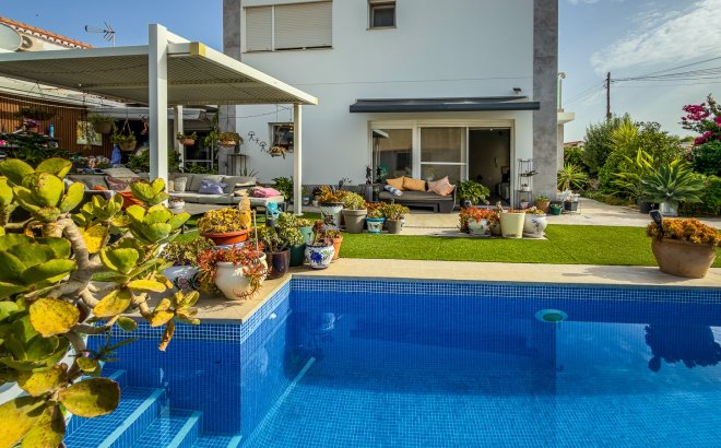Resale - Villa -
Torrevieja - Costa Blanca