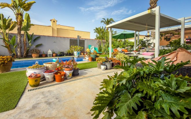 Resale - Villa -
Torrevieja - Costa Blanca