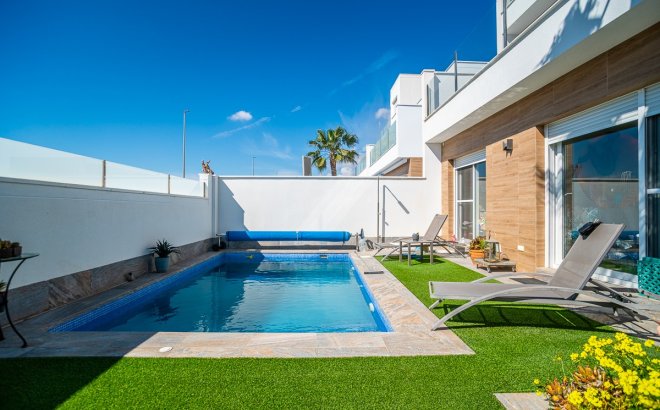 Resale - Villa -
Pilar de la Horadada - Costa Blanca