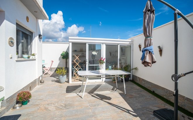 Resale - Villa -
Pilar de la Horadada - Costa Blanca