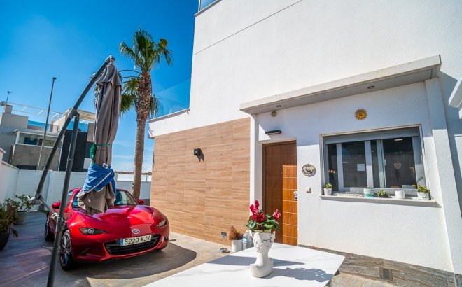 Resale - Villa -
Pilar de la Horadada - Costa Blanca