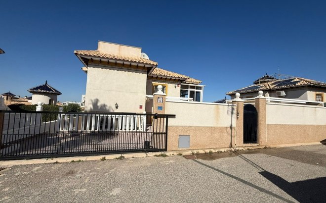 Resale - Villa -
Orihuela Costa - Costa Blanca