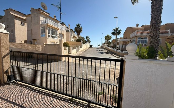 Resale - Villa -
Orihuela Costa - Costa Blanca