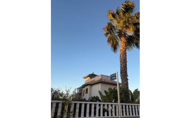 Resale - Villa -
Orihuela Costa - Costa Blanca
