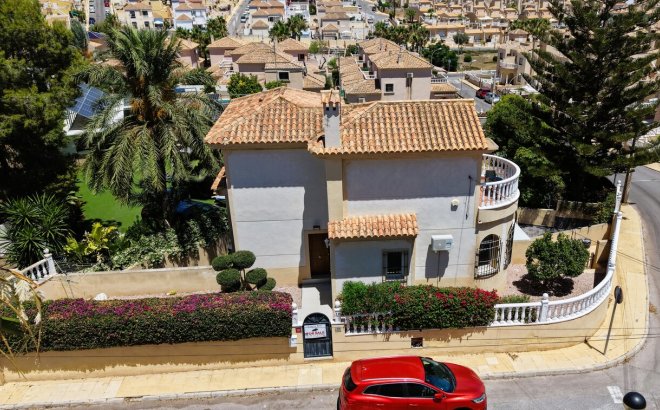 Resale - Villa -
Villamartin - Costa Blanca