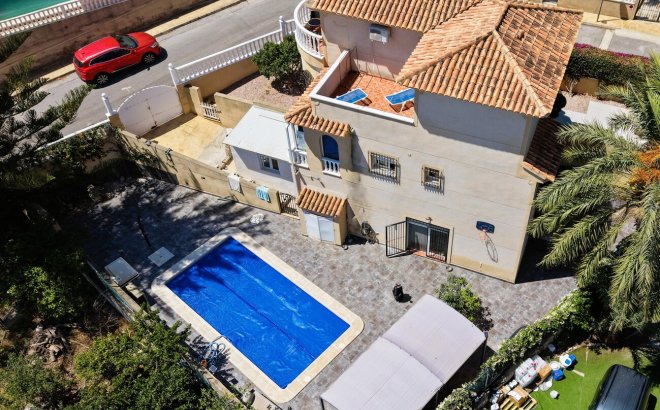 Resale - Villa -
Villamartin - Costa Blanca