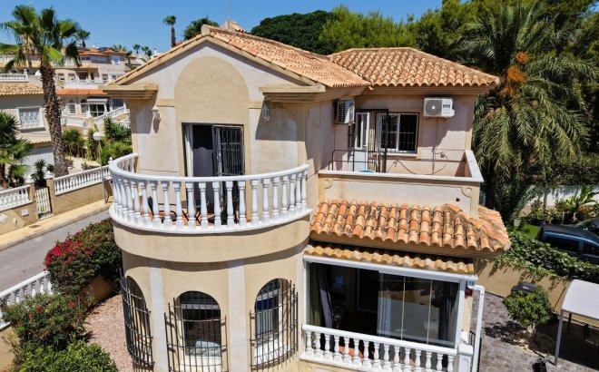 Resale - Villa -
Villamartin - Costa Blanca