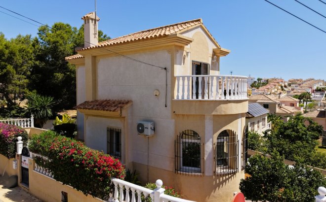 Resale - Villa -
Villamartin - Costa Blanca