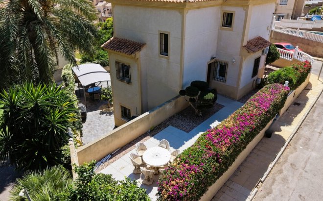 Resale - Villa -
Villamartin - Costa Blanca