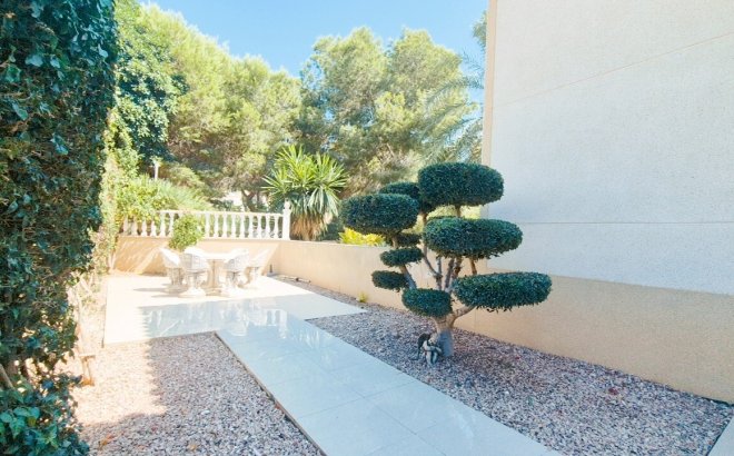 Resale - Villa -
Villamartin - Costa Blanca