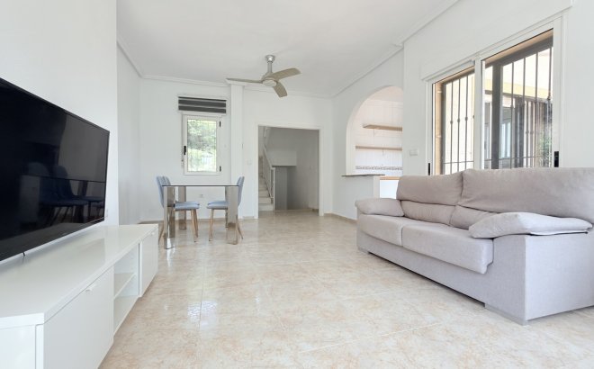 Resale - Villa -
Villamartin - Costa Blanca