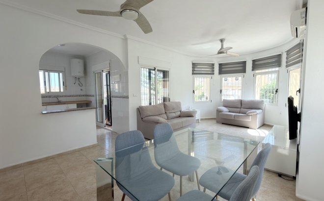 Resale - Villa -
Villamartin - Costa Blanca