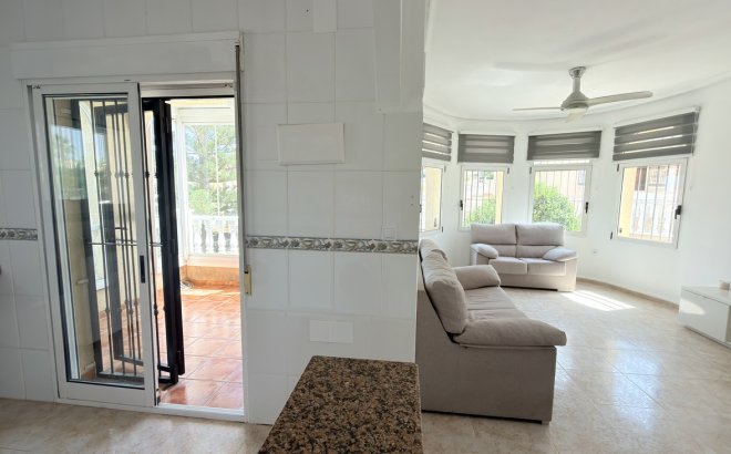 Resale - Villa -
Villamartin - Costa Blanca