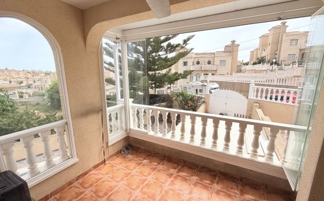 Resale - Villa -
Villamartin - Costa Blanca