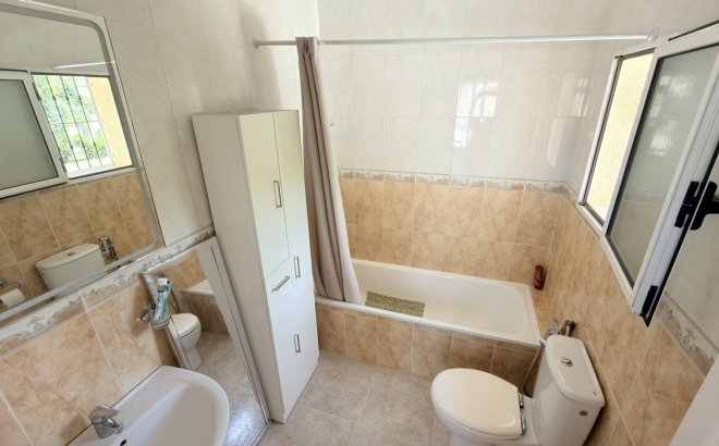 Resale - Villa -
Villamartin - Costa Blanca