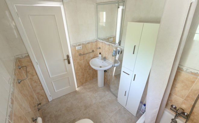Resale - Villa -
Villamartin - Costa Blanca