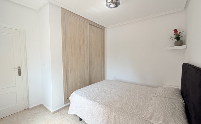 Resale - Villa -
Villamartin - Costa Blanca