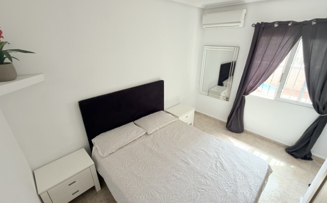 Resale - Villa -
Villamartin - Costa Blanca