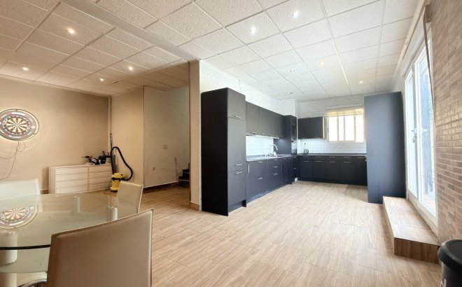 Resale - Villa -
Villamartin - Costa Blanca