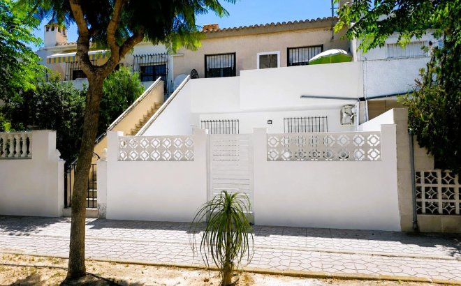 Resale - Bungalow -
Orihuela Costa - Costa Blanca
