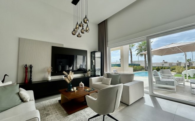 Resale - Villa -
La Finca Golf Resort - Inland