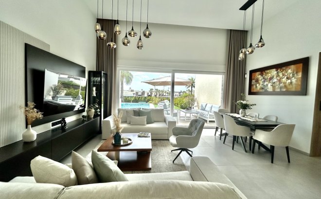 Resale - Villa -
La Finca Golf Resort - Inland