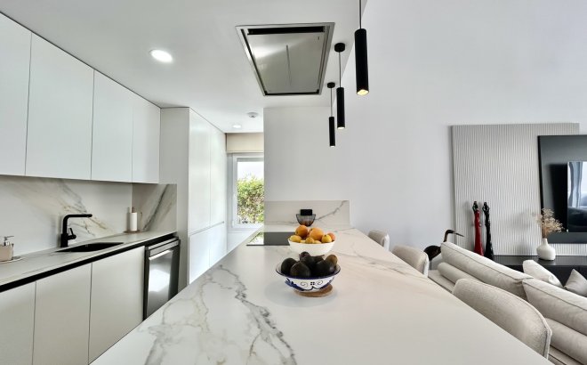 Resale - Villa -
La Finca Golf Resort - Inland