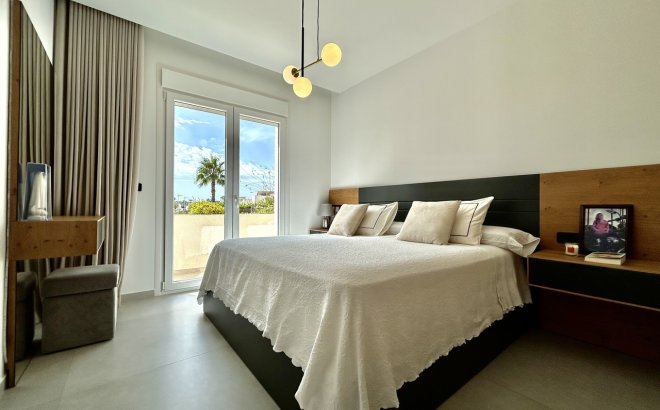 Resale - Villa -
La Finca Golf Resort - Inland