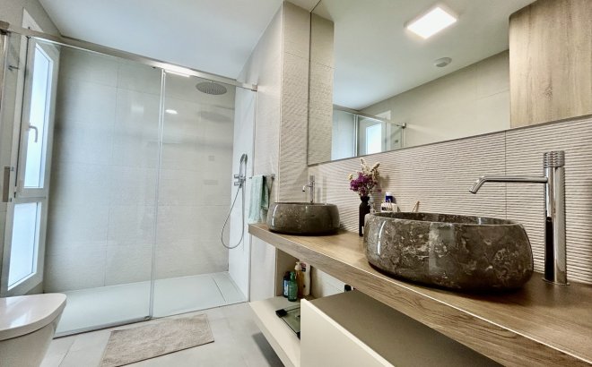 Resale - Villa -
La Finca Golf Resort - Inland