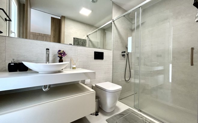 Resale - Villa -
La Finca Golf Resort - Inland