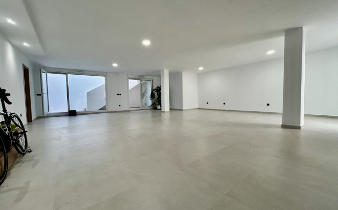 Resale - Villa -
La Finca Golf Resort - Inland