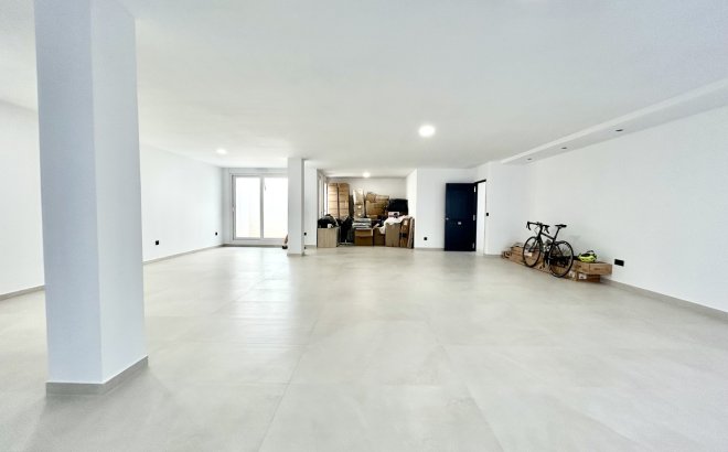 Resale - Villa -
La Finca Golf Resort - Inland