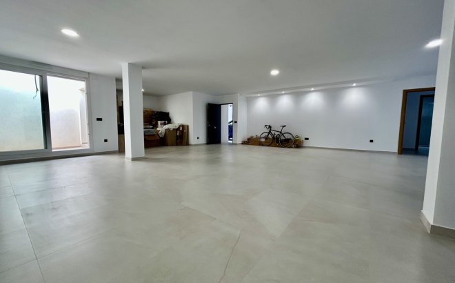 Resale - Villa -
La Finca Golf Resort - Inland