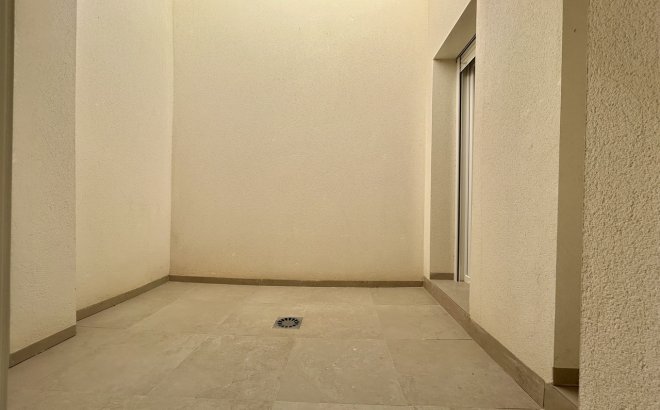 Resale - Villa -
La Finca Golf Resort - Inland