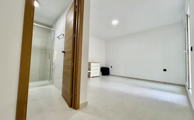 Resale - Villa -
La Finca Golf Resort - Inland