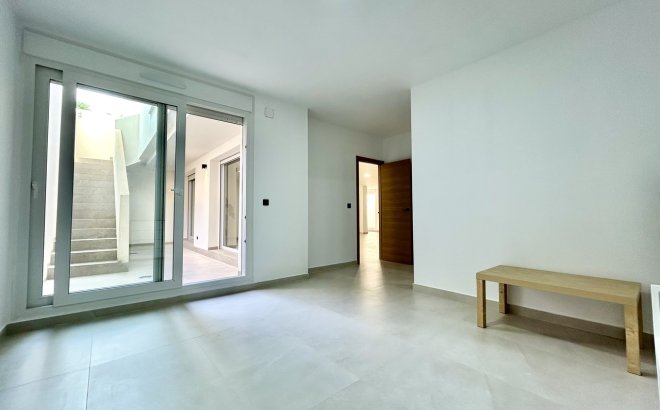 Resale - Villa -
La Finca Golf Resort - Inland