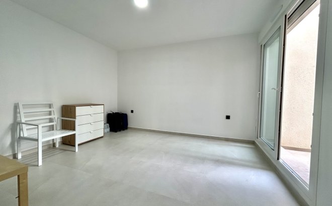 Resale - Villa -
La Finca Golf Resort - Inland