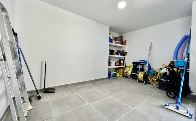 Resale - Villa -
La Finca Golf Resort - Inland