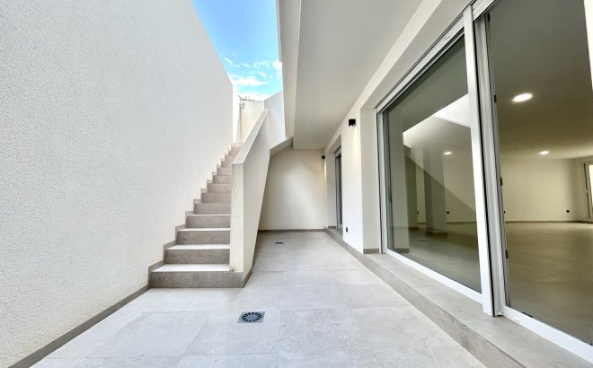 Resale - Villa -
La Finca Golf Resort - Inland