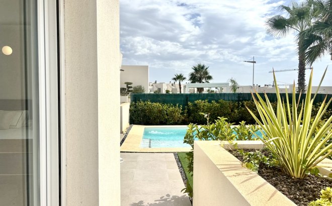 Resale - Villa -
La Finca Golf Resort - Inland