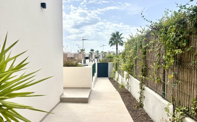 Resale - Villa -
La Finca Golf Resort - Inland
