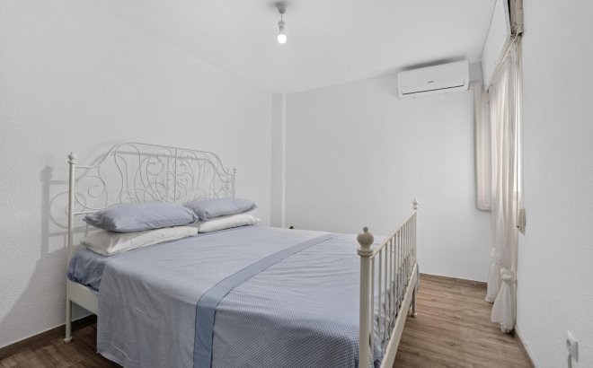 Resale - Apartment -
Torrevieja - Playa del Cura