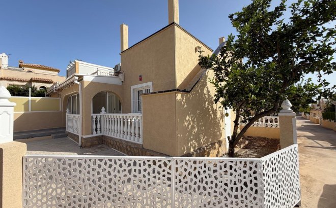 Resale - Town House -
Torrevieja - Miramar - Torre Del Moro