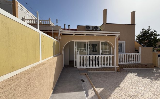 Resale - Town House -
Torrevieja - Miramar - Torre Del Moro