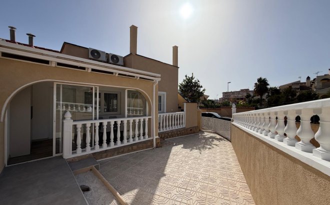 Resale - Town House -
Torrevieja - Miramar - Torre Del Moro