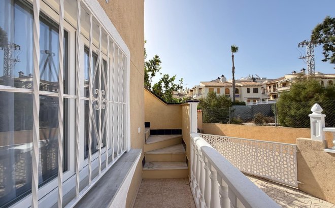 Resale - Town House -
Torrevieja - Miramar - Torre Del Moro